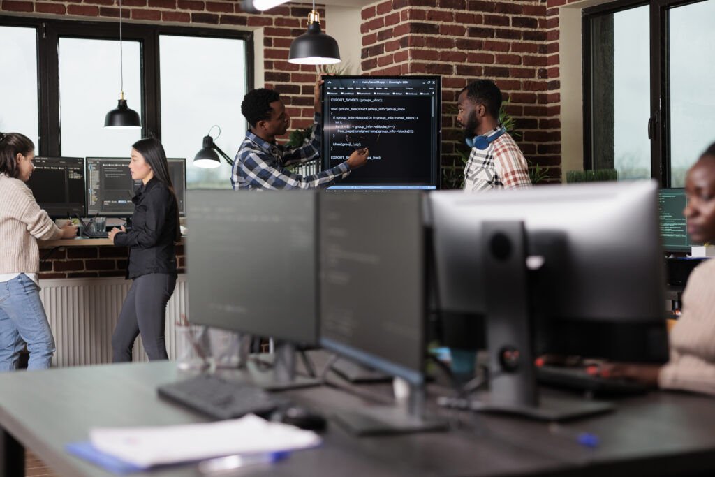 IT-Experten sichern Daten mit moderner Cloudtechnologie